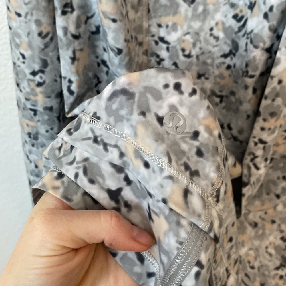 Lululemon Like New Lightened Up 1/4 Zip Pullover in Speckled Silver and Gray - Picture 12 of 14